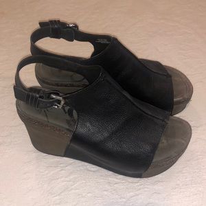 OTBT Jaunt Black size 8 Women’s Platform Wedge